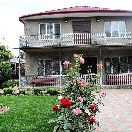 Hotel Oniks Кутаиси Екстериор снимка