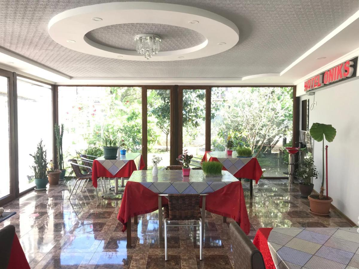 Hotel Oniks Кутаиси Екстериор снимка