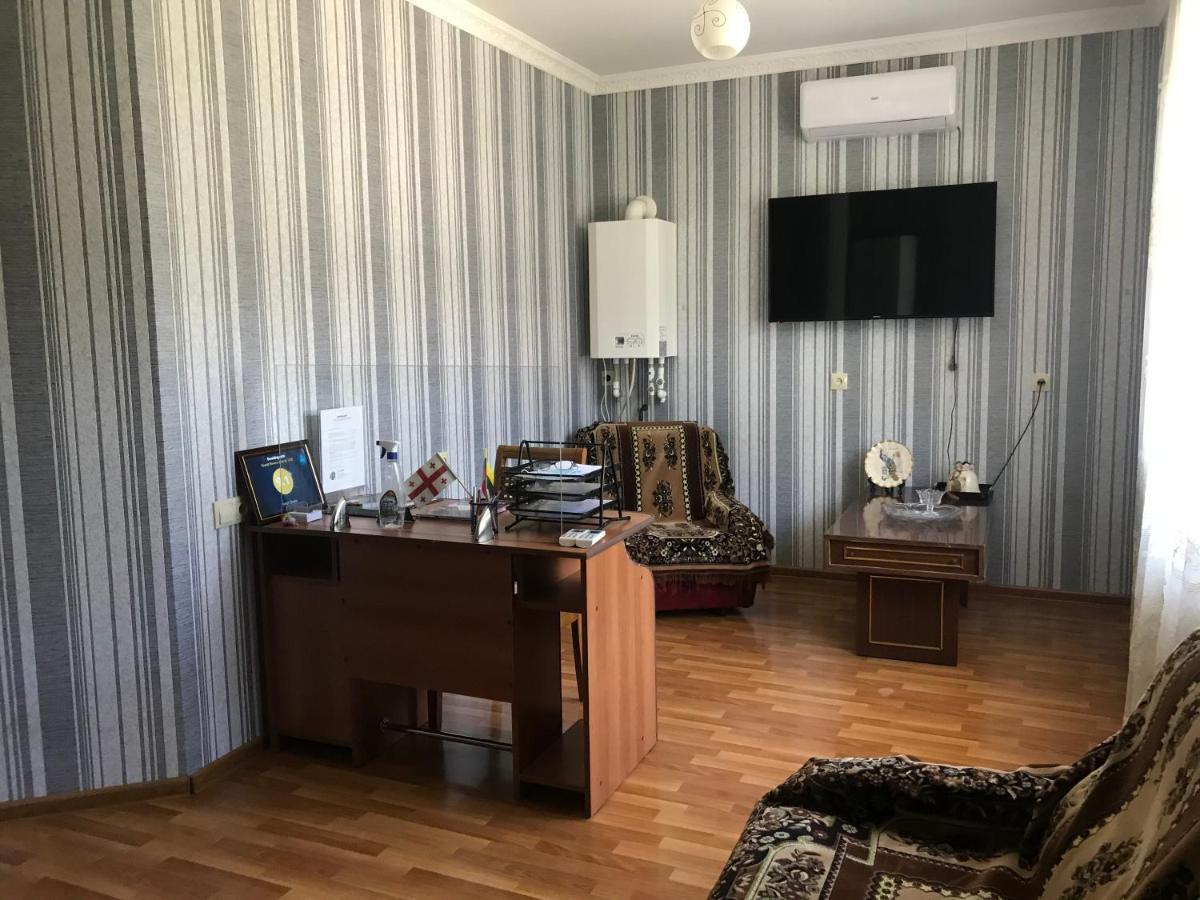 Hotel Oniks Кутаиси Екстериор снимка