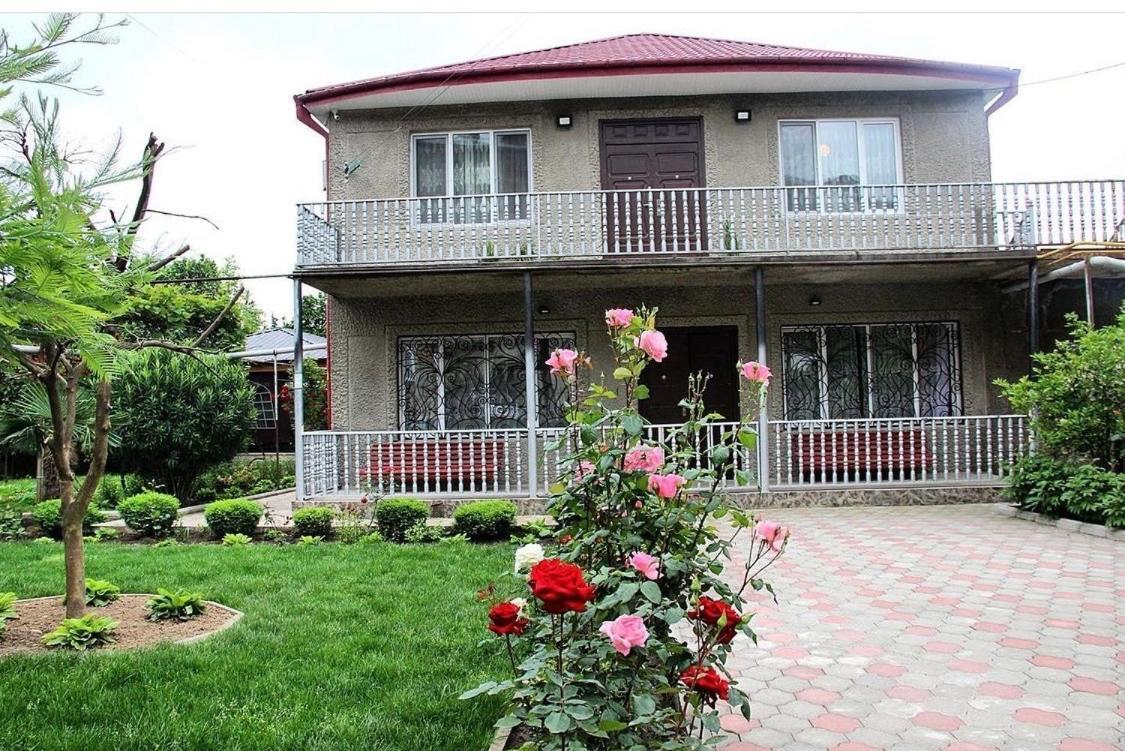 Hotel Oniks Кутаиси Екстериор снимка