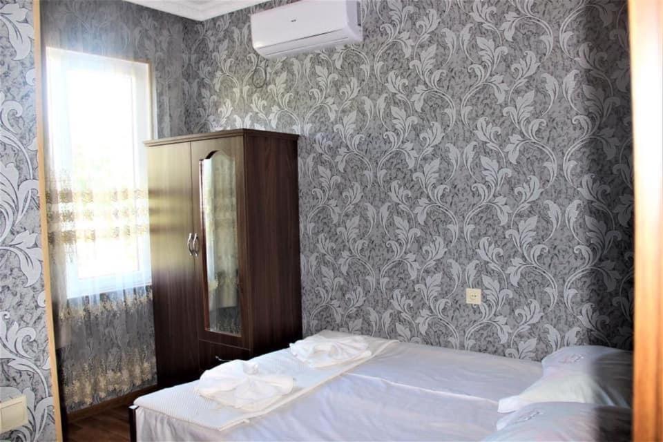 Hotel Oniks Кутаиси Екстериор снимка